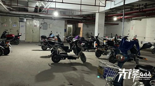 這個小區(qū)電動車進電梯成家常便飯,不怕起火嗎