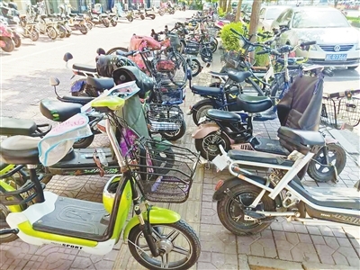 邢臺123:隨意停放機動車電動車、商家堆放雜物&hellip;記者走訪發現,市區多處盲道被占用